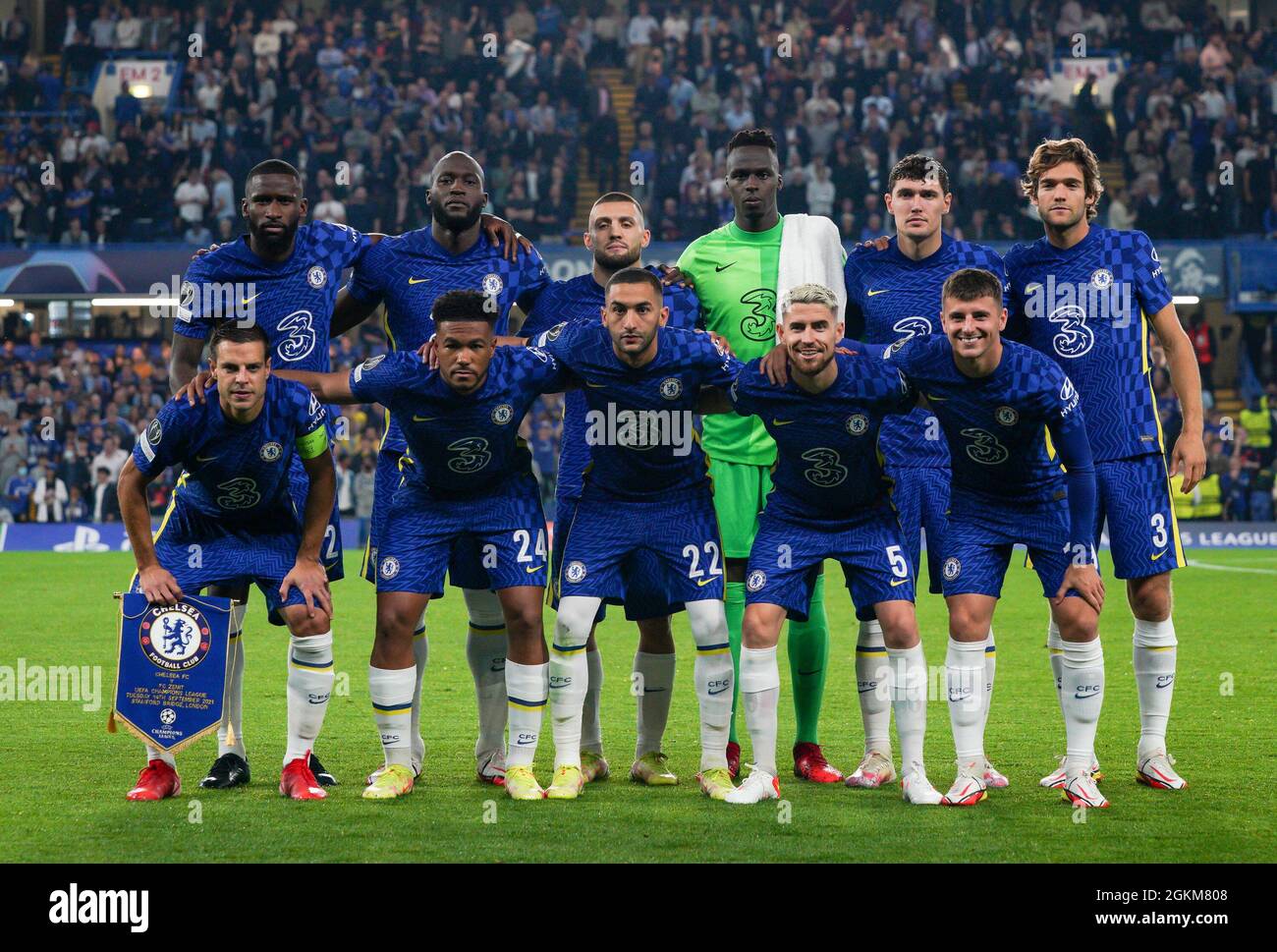 Londres, Royaume-Uni. 14 septembre 2021. Photo de l'équipe de Chelsea avant le match (rangée arrière l-r) Antonio Rudiger, Romelu Lukaku, Mateo Kovacic, gardien de but Edouard Mendy, Andreas Christensen et Marcos Alonso (rangée avant l-r) Cesar Azpilicueta, Reece James, Hakim Ziyech, Jorginho et Mason Mount de Chelsea lors du match de groupe de la Ligue des champions de l'UEFA entre Chelsea et Zenit Saint-Pétersbourg au Stamford Bridge, Londres, Angleterre, le 14 septembre 2021. Photo d'Andy Rowland. Crédit : Prime Media Images/Alamy Live News Banque D'Images