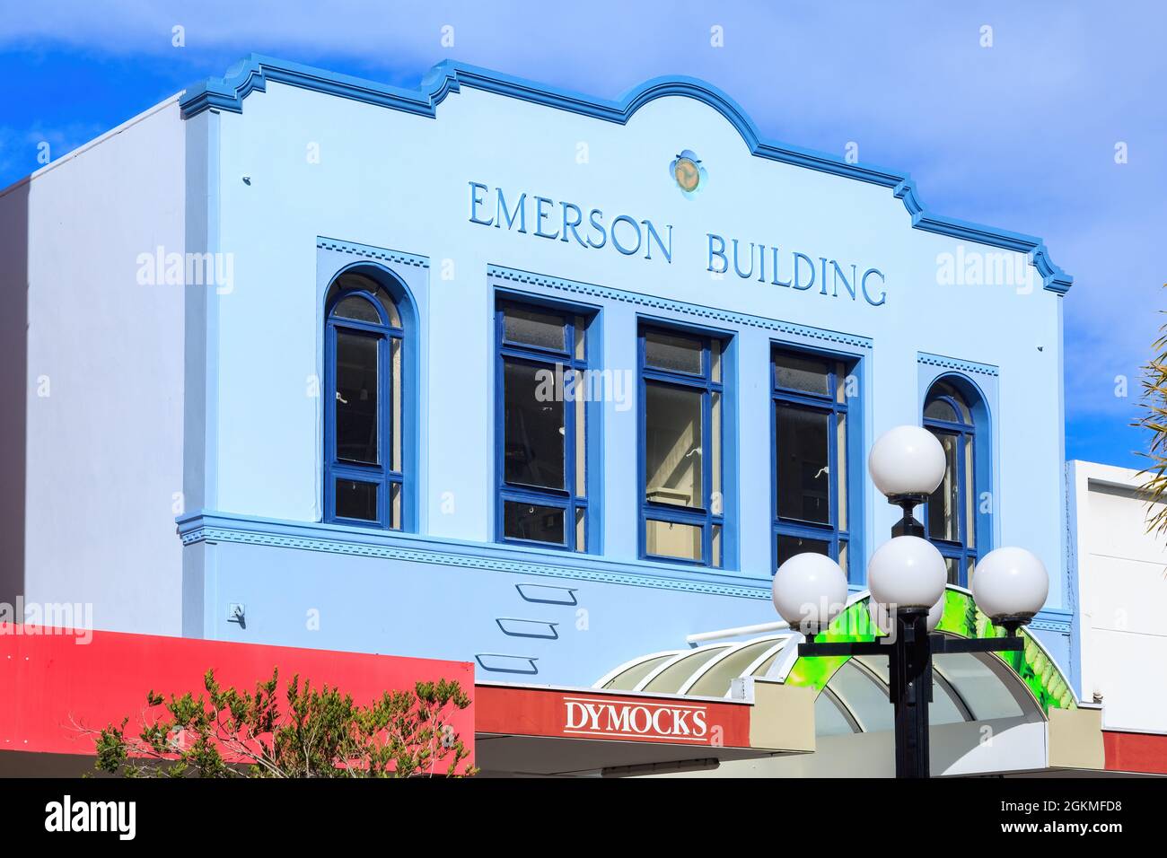 Le bâtiment Emerson, l'un des nombreux bâtiments art déco de Napier, Nouvelle-Zélande. Il a été construit en 1931 dans le style de la « mission panish » Banque D'Images
