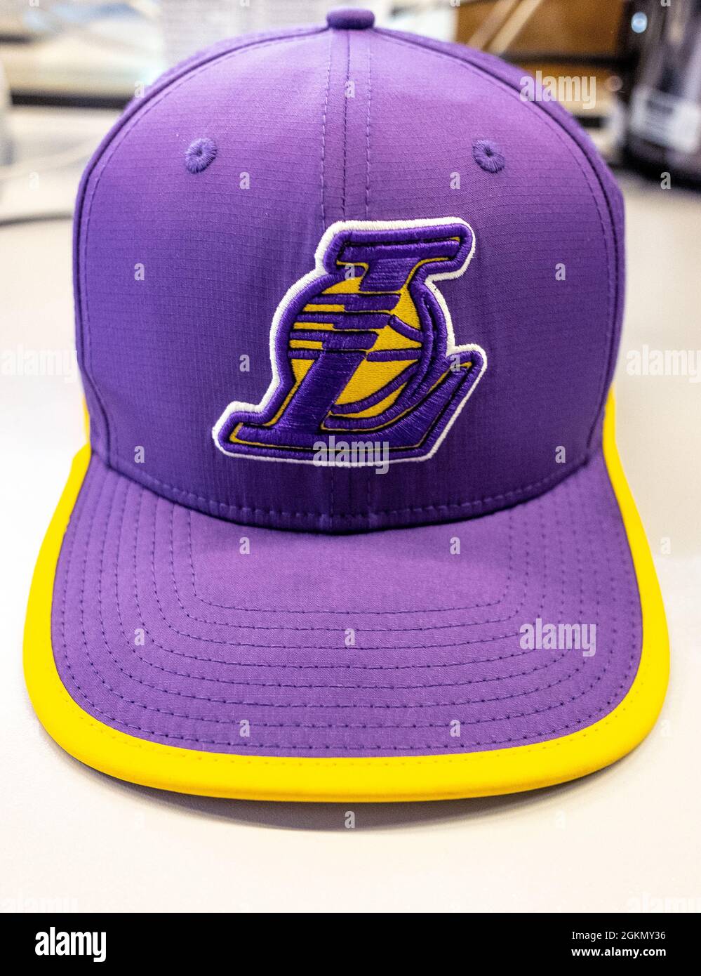 9 septembre 2021 Moscou, Russie. Casquette avec logo de l'équipe de basket-ball  Los Angeles Lakers Photo Stock - Alamy