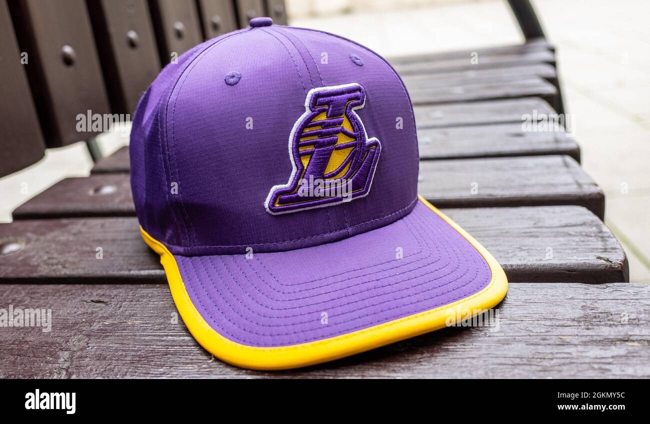 9 septembre 2021 Moscou, Russie. Casquette avec logo de l'équipe de basket-ball Los Angeles Lakers. Banque D'Images