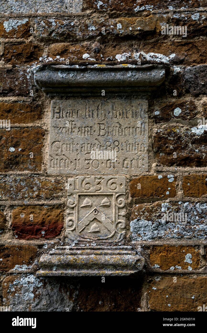 Mémorial William Brudenell sur l'église St. Denys, Stonton Wyville, Leicestershire, Angleterre, Royaume-Uni Banque D'Images