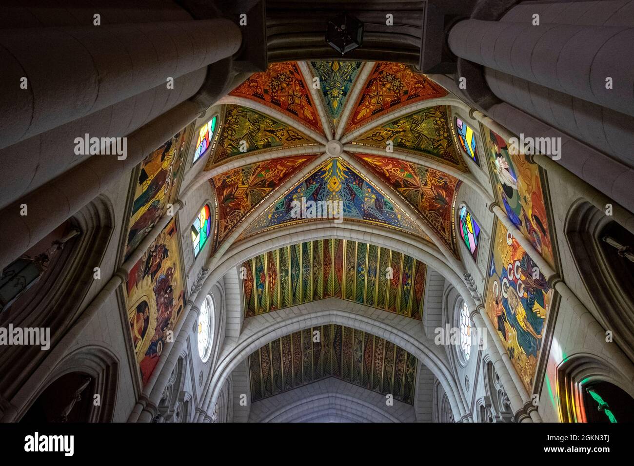 Plafond de la cathédrale d'Almudena, Madrid, Espagne Banque D'Images