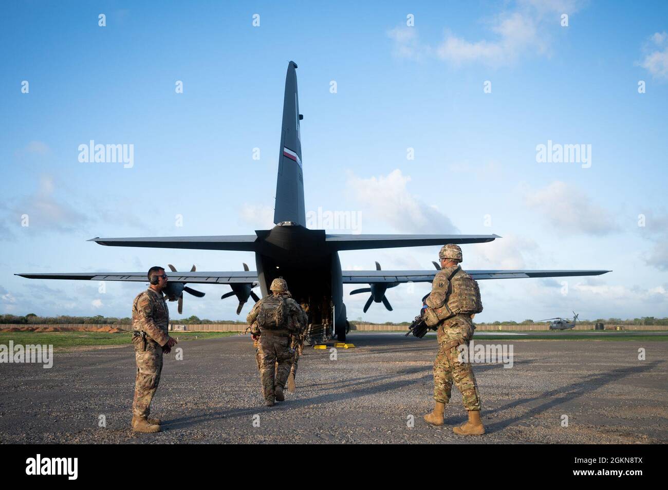 Des soldats de l'armée américaine de la Force d'intervention en Afrique de l'est (EARF) ont été déployés pour participer à un exercice d'entraînement en cas de crise à réponse rapide au Kenya, le 3 juin 2021. Cette formation a renforcé les capacités de la Force de réaction d'Afrique de l'est et a montré comment les forces américaines peuvent réagir rapidement pour décourager la menace que représentent les organisations extrémistes violentes. Banque D'Images