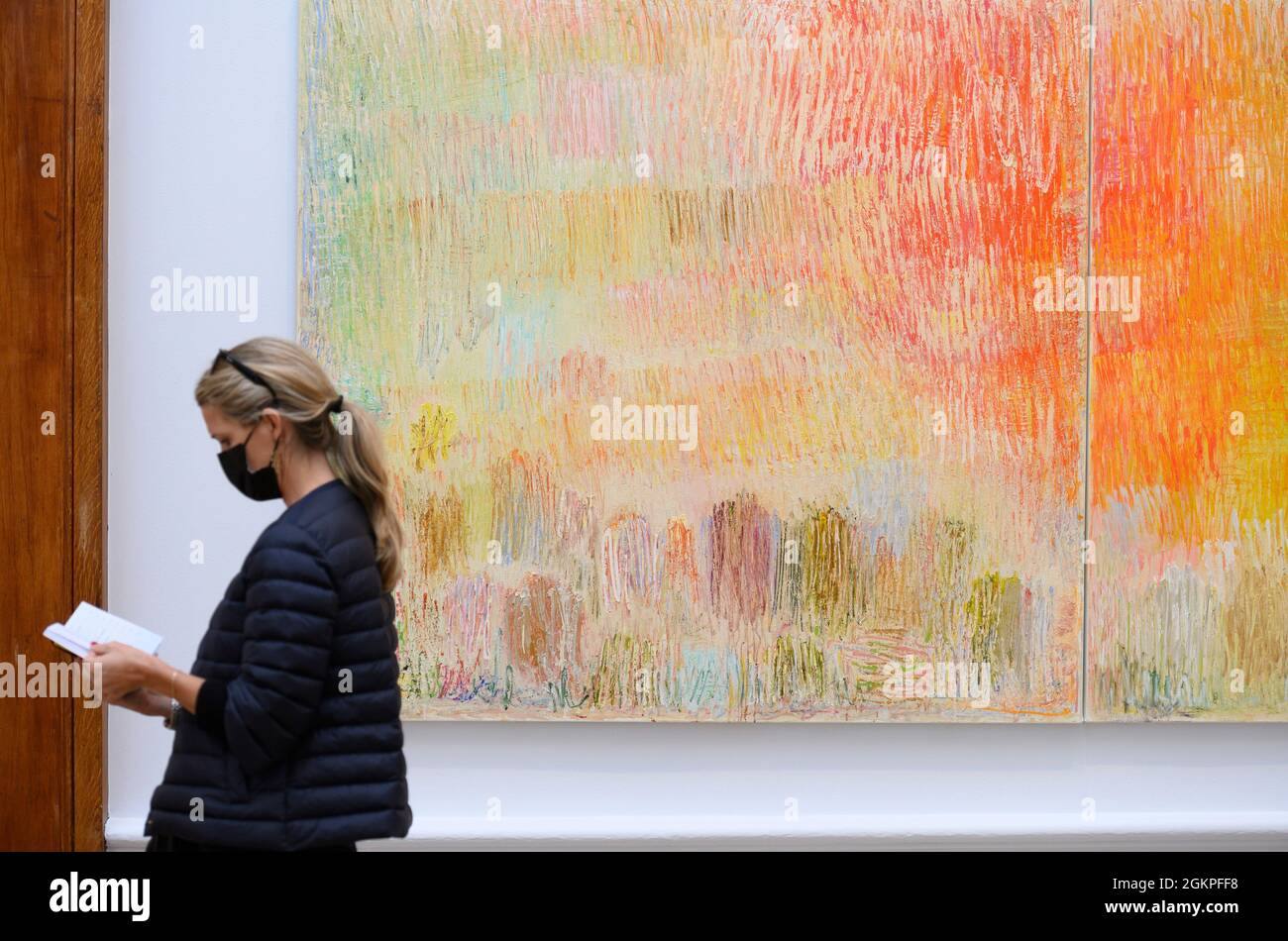 Royal Academy of Arts, Londres, Royaume-Uni. 15 septembre 2021. Plus de 1,000 œuvres sélectionnées par la coordinatrice Yinka Shonibare RA et un panel d'artistes, sous le thème «Reclaiming Magic» dans l'exposition d'été 2021 à la RA, qui se tiendra du 22 septembre 2021-2 janvier 2022. Image: Sir Christopher le Brun PPRA, Momentarium (Triptych). 180,000 £. Crédit : Malcolm Park/Alay Live News Banque D'Images