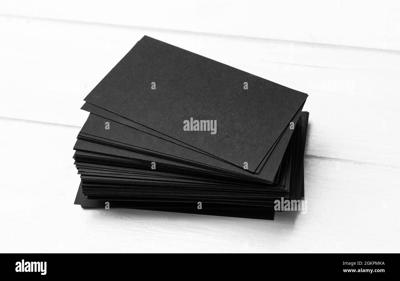 Pile vierge de cartes de visite noires pour votre modèle Banque D'Images