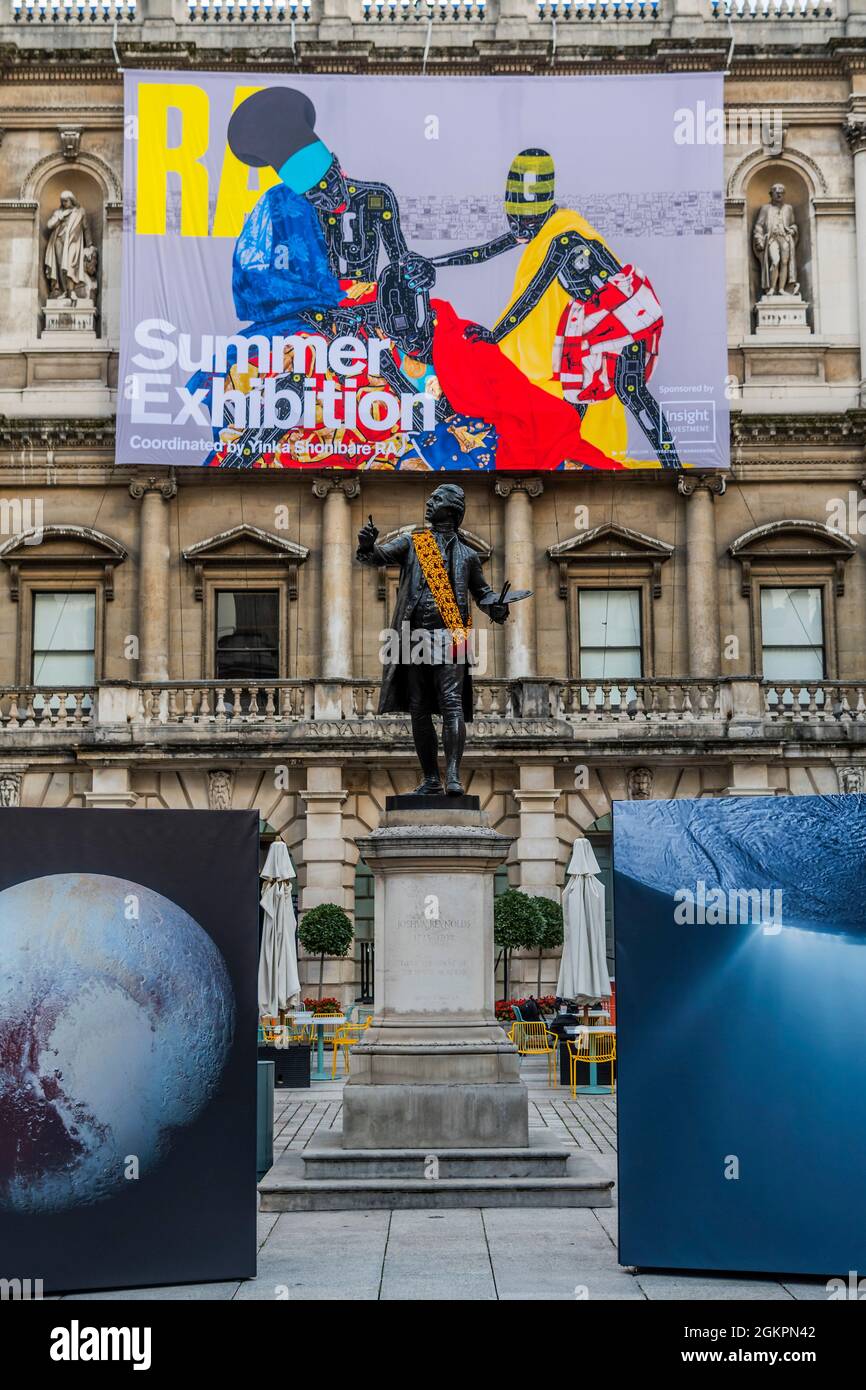 Londres, Royaume-Uni. 15 septembre 2021. L'exposition d'été 2021 de l'Académie royale (RA) coordonnée par Yinka Shonibare RA. Il explore le thème de la « magie de la récupération » pour célébrer la joie de créer l'art. Il comprend environ 1400 œuvres d'artistes émergents et établis. Crédit : Guy Bell/Alay Live News Banque D'Images