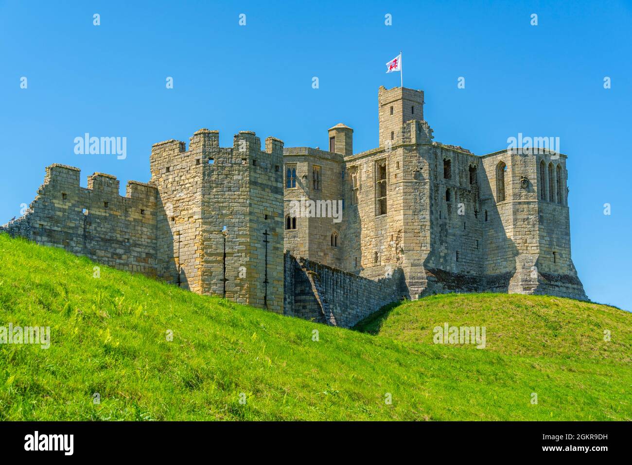 Vue sur le château de Warkworth, Warkworth, Northumberland, Angleterre, Royaume-Uni, Europe Banque D'Images