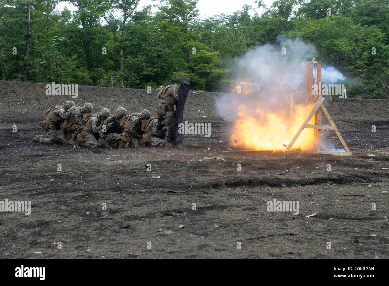 Les Marines des États-Unis avec 2d Battalion, 2d Marines, conduisent une gamme de démolition pendant Fuji Viper 21.4 au centre d'entraînement d'armes combinées, Camp Fuji, Japon, 21 juin 2021. Au cours de cet exercice, Marines a perfectionné des tactiques, des techniques et des procédures pour soutenir les opérations de base expéditionnaires avancées au niveau du peloton et de l'entreprise. 2/2 est déployé dans l'Indo-Pacifique sous 4th Marines, 3d Marine Division. Banque D'Images