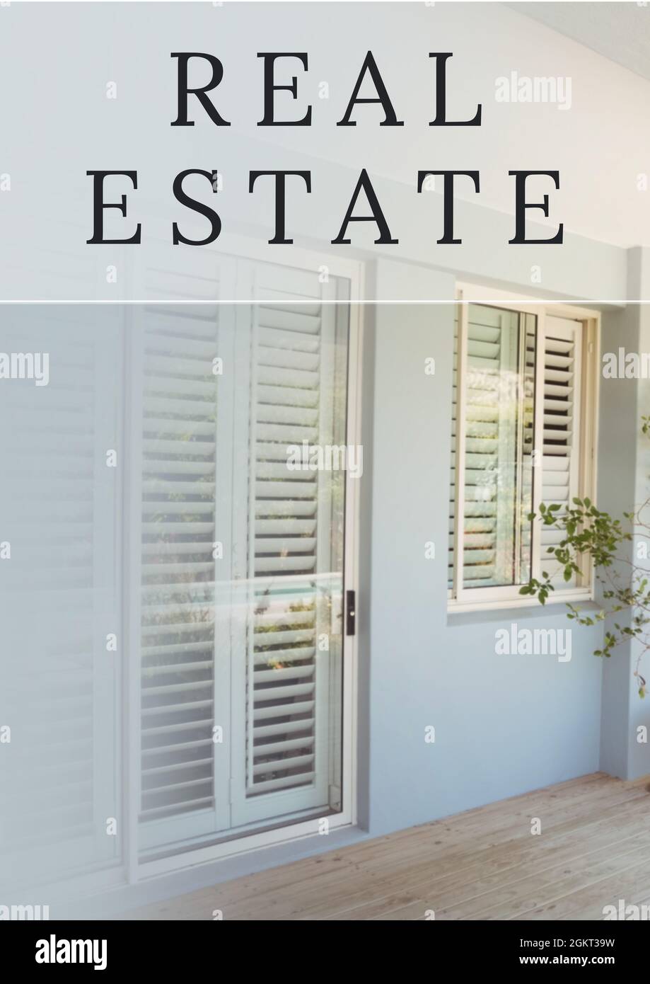Texte immobilier sur la vue du design extérieur moderne de la porte et de la fenêtre de la maison Banque D'Images