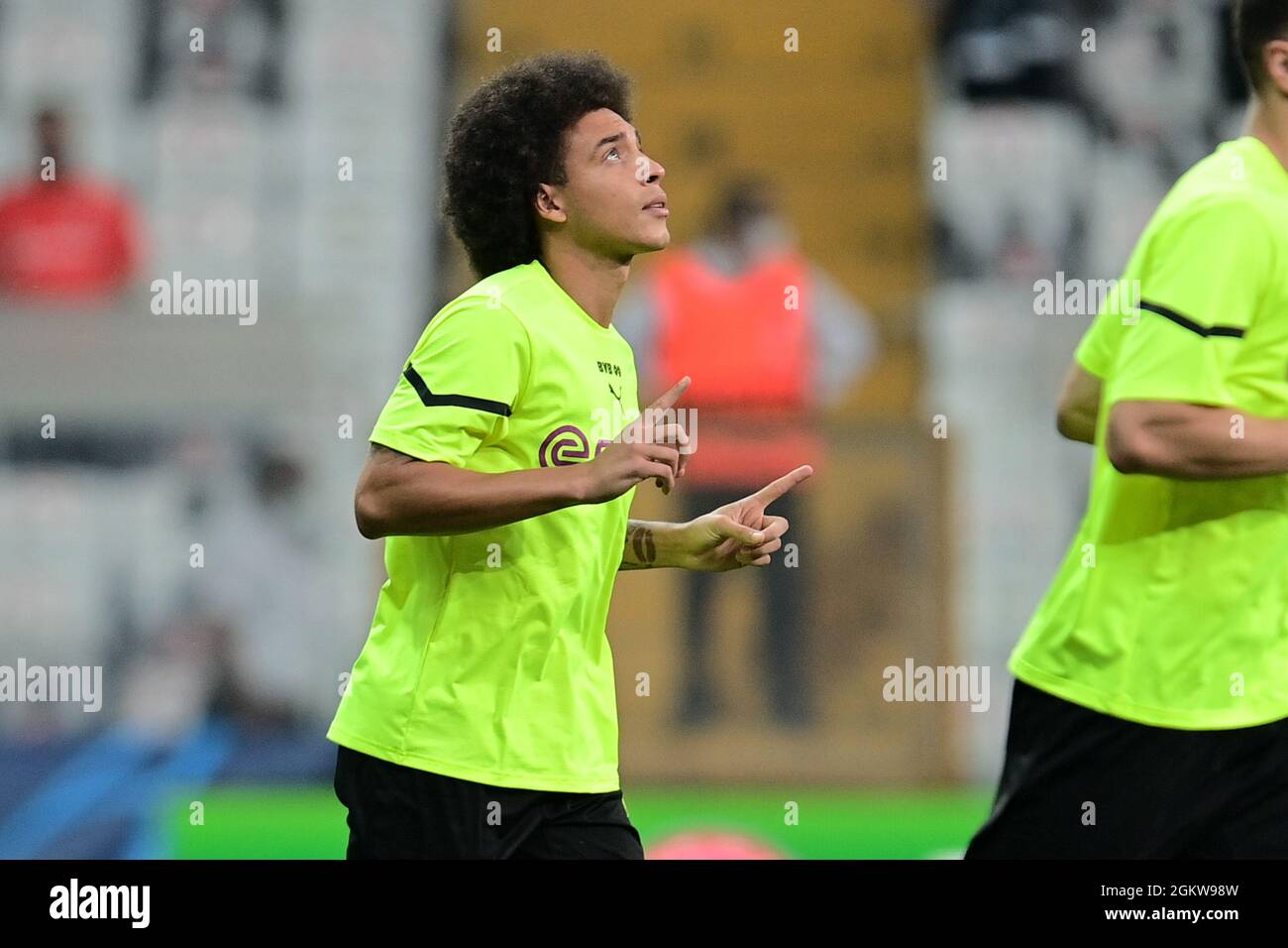 ISTANBUL, TURQUIE - SEPTEMBRE 15: Axel Witsel de Borussia Dortmund s'échauffe lors du match de l'UEFA Champions League entre Besiktas et Borussia Dortmund au parc Vodafone le 15 septembre 2021 à Istanbul, Turquie (photo par TUR/Orange Pictures) Credit: Orange pics BV/Alay Live News Banque D'Images