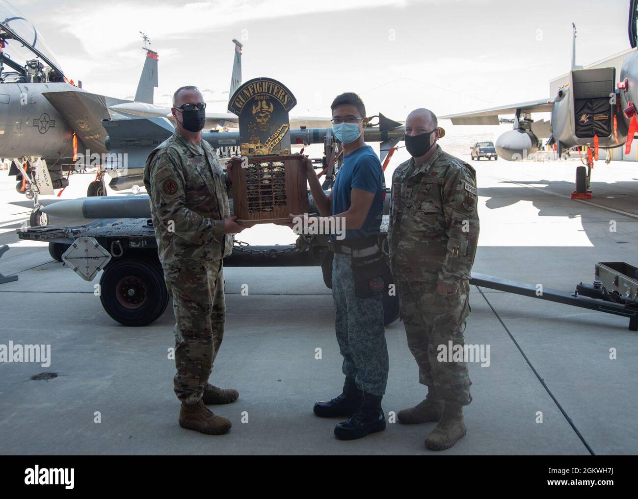 REPUBLIQUE de Singapour ME1 Ellen « The Great » Ang remporte le concours de Jammer Vehicle, le 9 juillet 2021, à la base aérienne de Mountain Home, Idaho. Le gagnant de la compétition témoigne de la capacité de l'Airman à conduire le véhicule de manière professionnelle. Banque D'Images