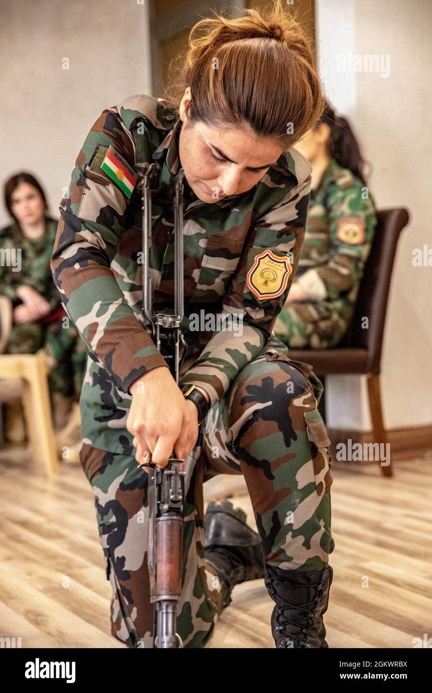 Peshmerga le 12 juillet 2021, des soldats femmes du bataillon Commando ...