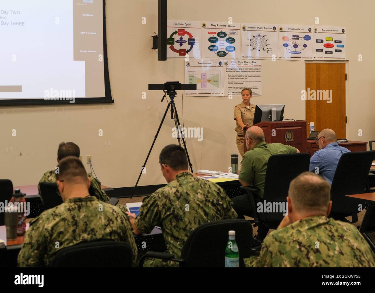 210713-N-PP965-1003 NEWPORT, RI (13 JUILLET 2021) Le U.S. Naval War College a accueilli la conférence de planification finale du 24e Symposium international sur les relations maritimes, le 13 juillet 2021. Banque D'Images