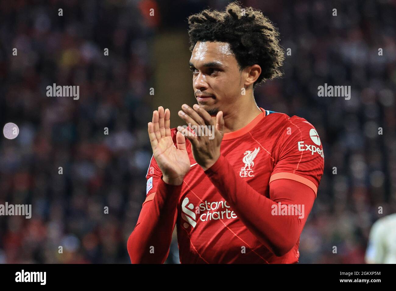 Liverpool, Royaume-Uni. 15 septembre 2021. Trent Alexander-Arnold #66 de Liverpool applaudit les fans dans le Kop End pendant le match à Liverpool, Royaume-Uni le 9/15/2021. (Photo de Mark Cosgrove/News Images/Sipa USA) crédit: SIPA USA/Alay Live News Banque D'Images