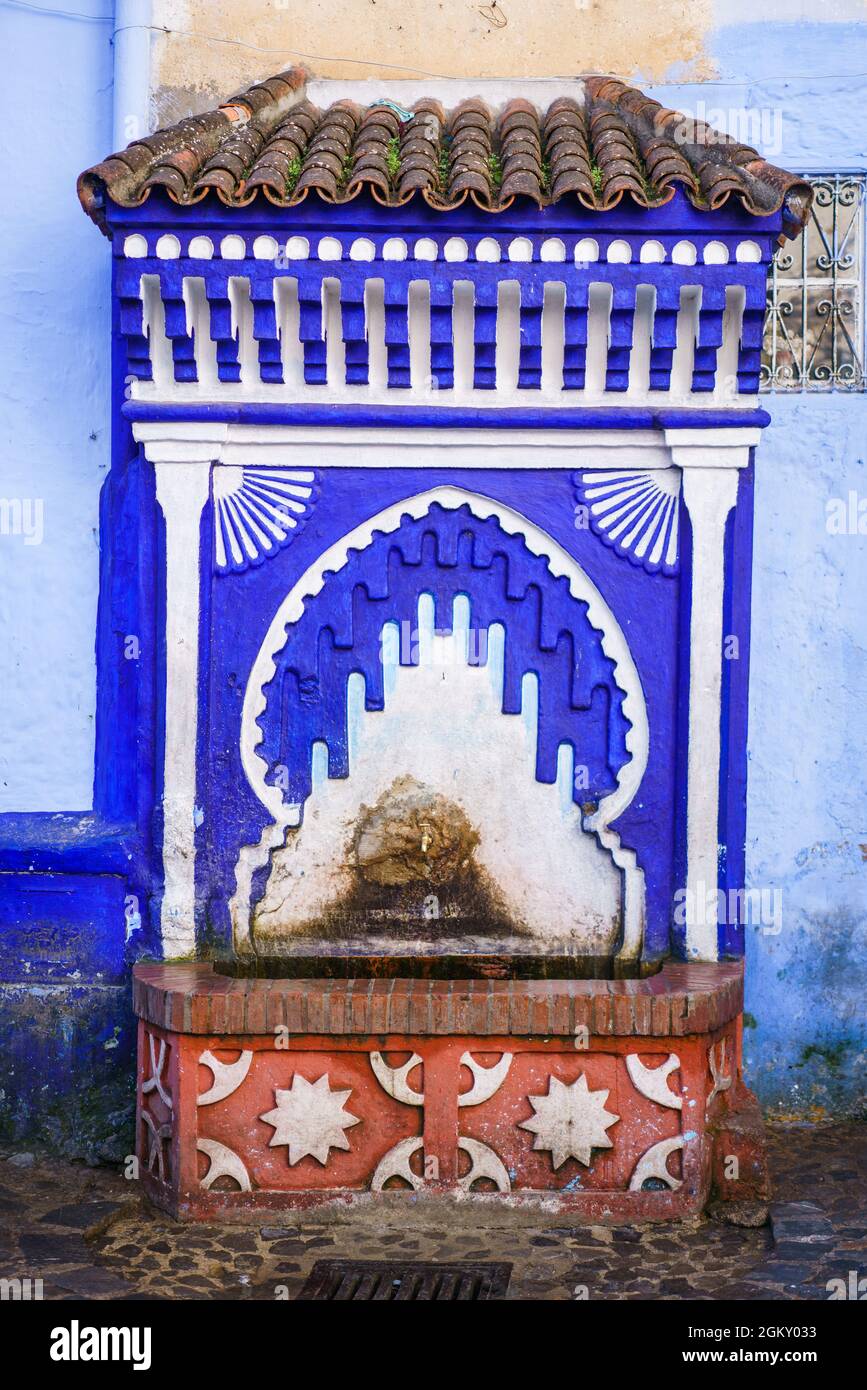 Fontaine traditionnelle à Chefchaouen, Maroc Banque D'Images