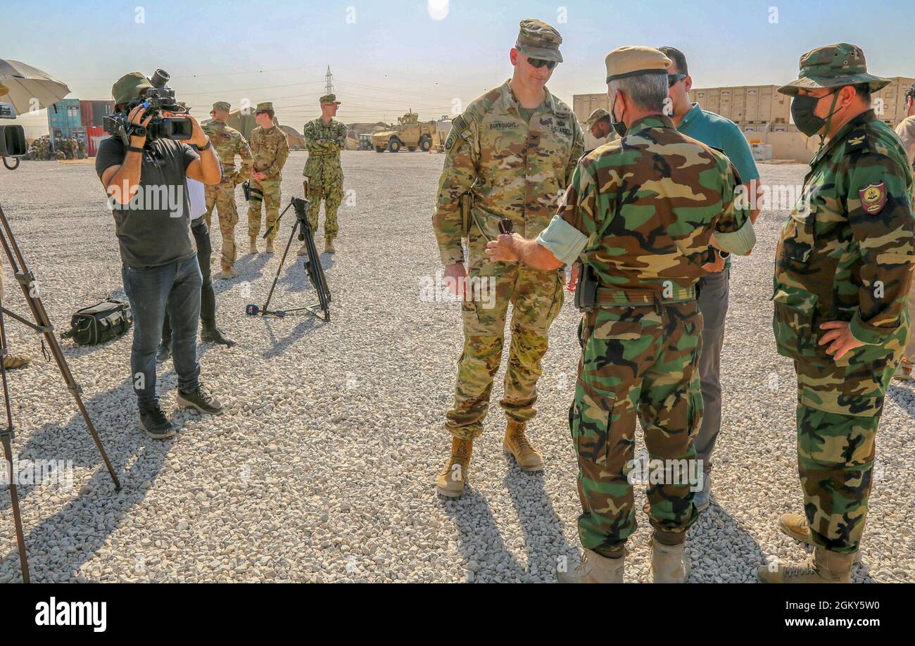 Le Fonds Counter-ISIS train and Equip cède plus de 70 000 véhicules au ministère des Peshmerga de la base aérienne d'Erbil, en Irak, le 26 juillet 2021. L'équipement a été cédé dans le cadre d'un programme américain appelé CTEF qui soutient la mission des forces de sécurité irakiennes visant à vaincre Daesh et à promouvoir la stabilité régionale Banque D'Images