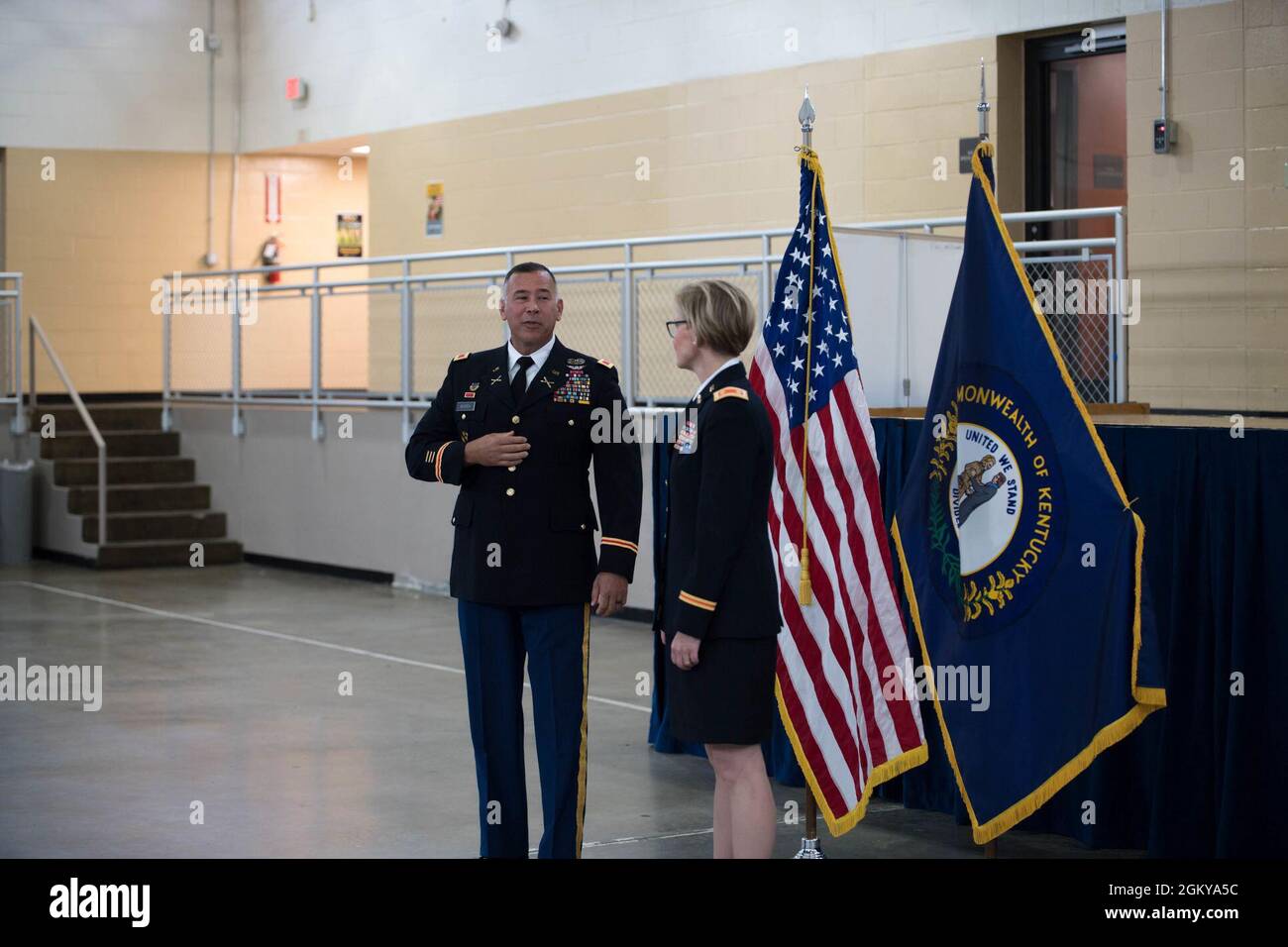 Le lieutenant-colonel Carla Raisler est promu major et assume le rôle de commandant adjoint du 238e Régiment d'instruction de la Garde nationale de l'Armée du Kentucky. Banque D'Images