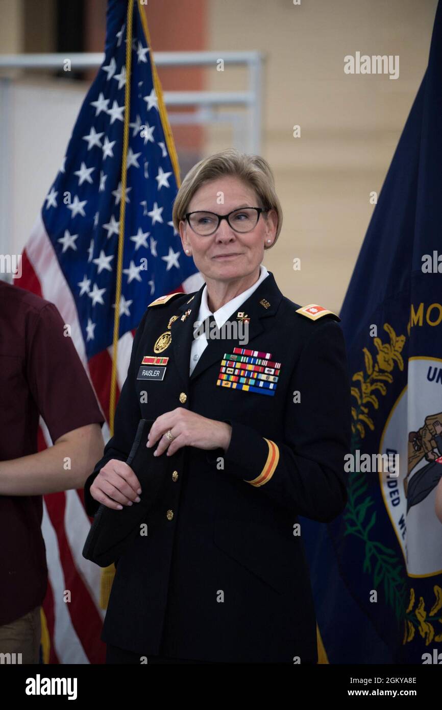 Le lieutenant-colonel Carla Raisler est promu major et assume le rôle de commandant adjoint du 238e Régiment d'instruction de la Garde nationale de l'Armée du Kentucky. Banque D'Images