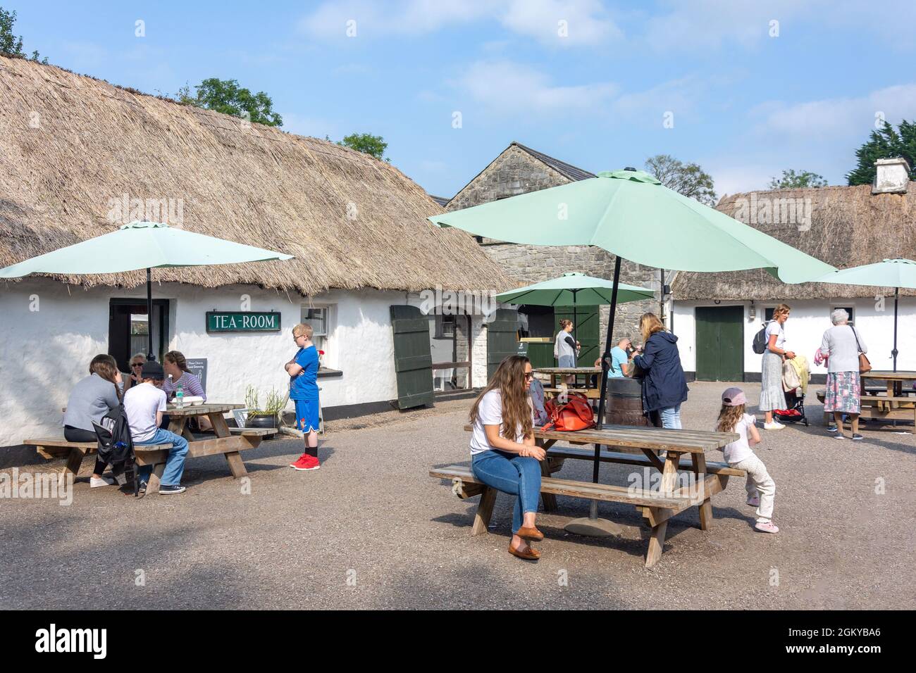 Salon de thé au Bunratty Folk Park, Bunratty, Comté de Clare, République d'Irlande Banque D'Images