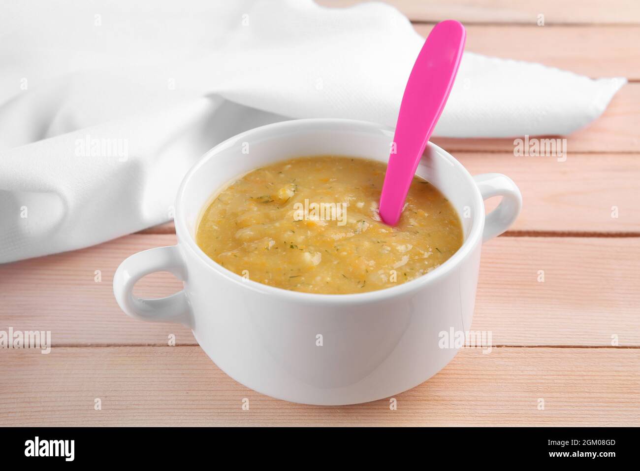 Bol A Soupe De Legumes Bebe Creme Sur Table En Bois Photo Stock Alamy