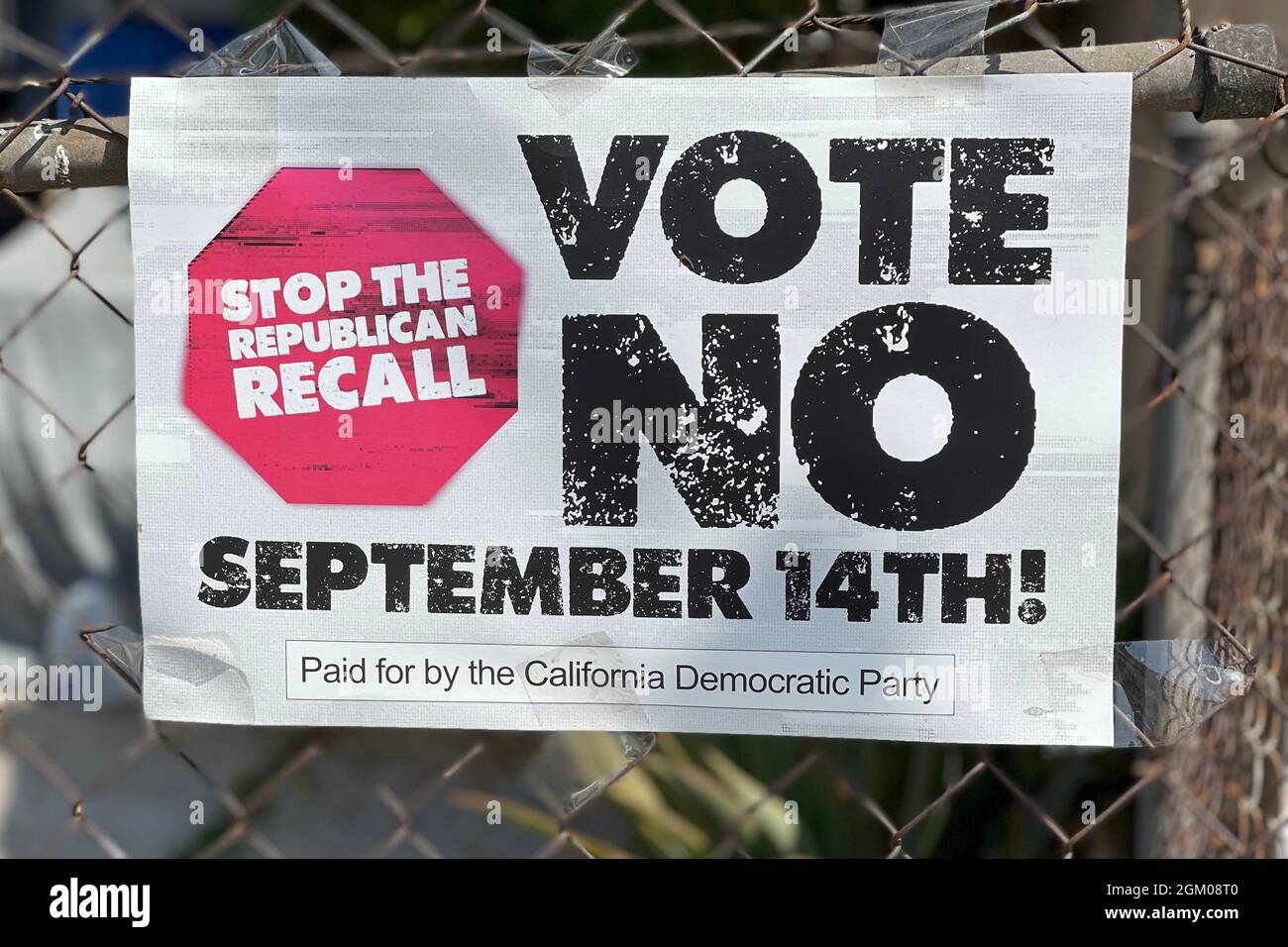 Un panneau de campagne avalisant un vote de non sur le rappel de la Californie Gov. Gavin Newsom payé par le Parti démocrate de Californie, le jeudi 9 2021 septembre, Banque D'Images