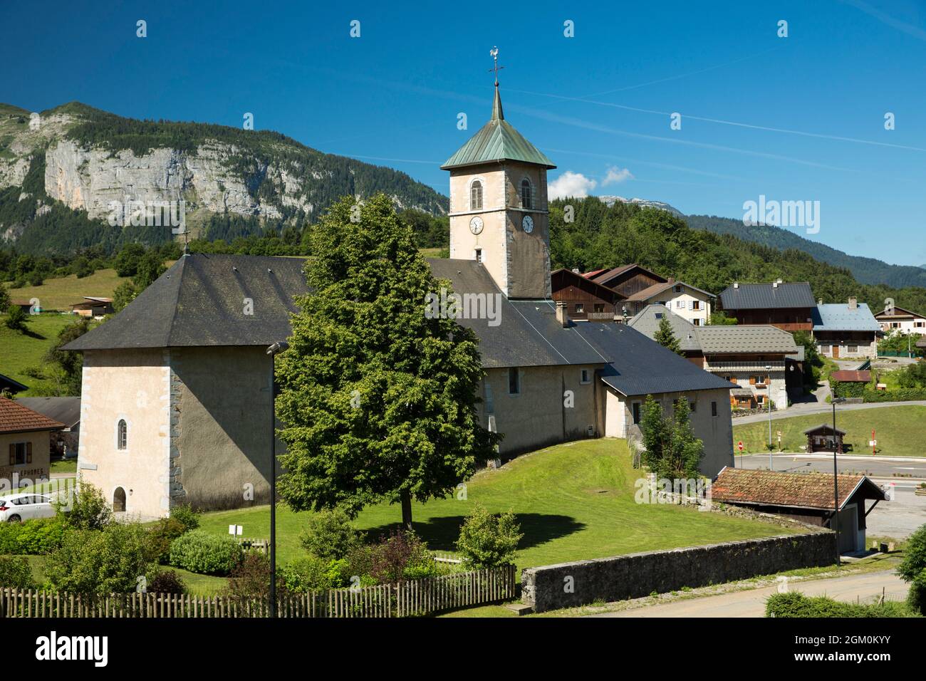 FRANCE HAUTE-SAVOIE (74) ROCHERS D'ARACHES, D'ÉGLISE ET DE BALME Banque D'Images