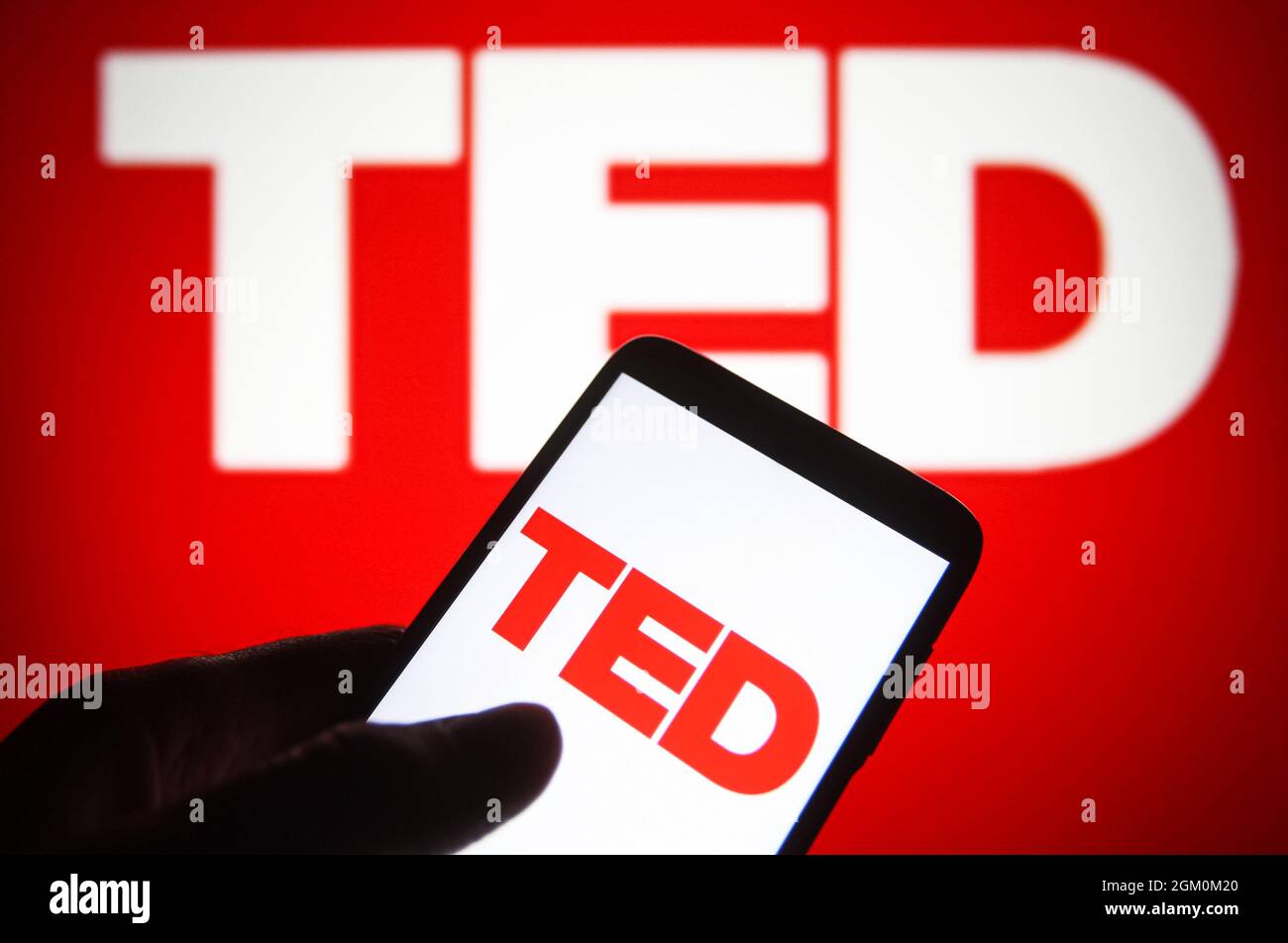 Ukraine. 15 septembre 2021. Dans cette illustration, le logo TED conférences LLC (Technology, Entertainment, Design) apparaît sur un smartphone et un écran d'ordinateur. (Photo de Pavlo Gonchar/SOPA Images/Sipa USA) crédit: SIPA USA/Alay Live News Banque D'Images