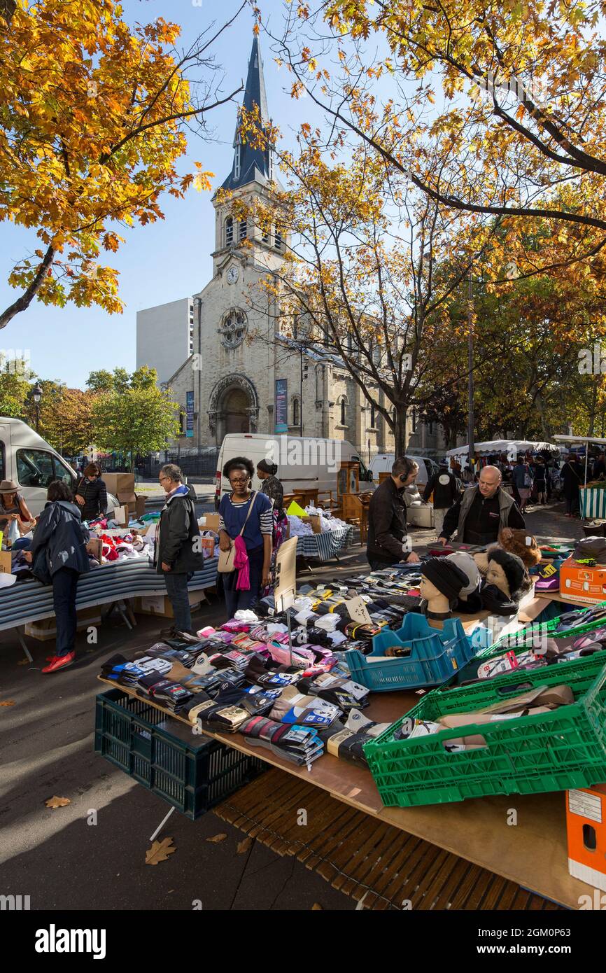 FRANCE PARIS (75) 13ÈME ARR, QUARTIER JEANNE D'ARC, MARCHÉ ET ÉGLISE Banque D'Images