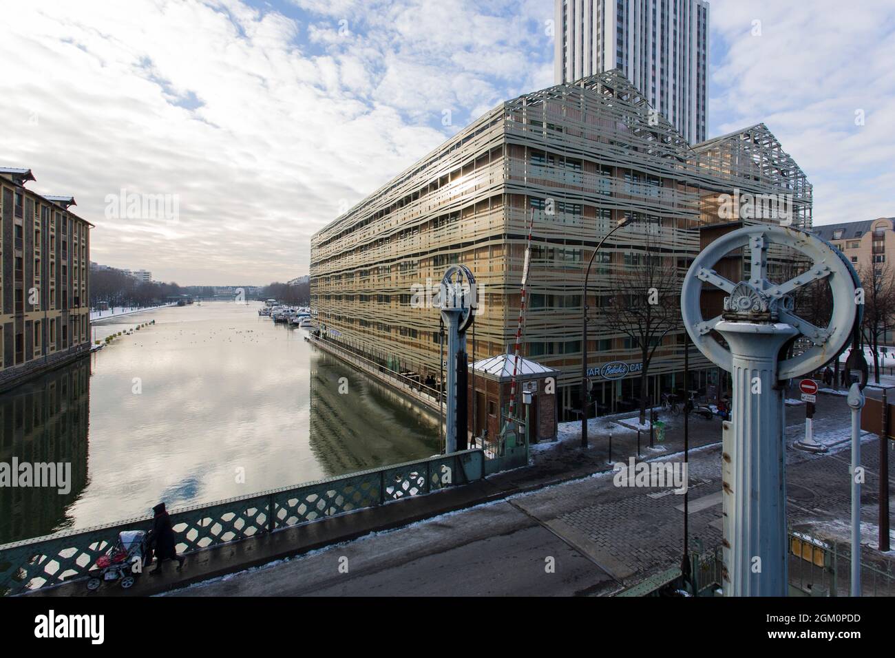 FRANCE PARIS (75) 19ÈME ARRONDISSEMENT, ÉTANG DE LA VILLETTE : MAISON DE MARCHÉ RECONSTRUITE ET TRANSFORMÉE EN HÔTEL Banque D'Images