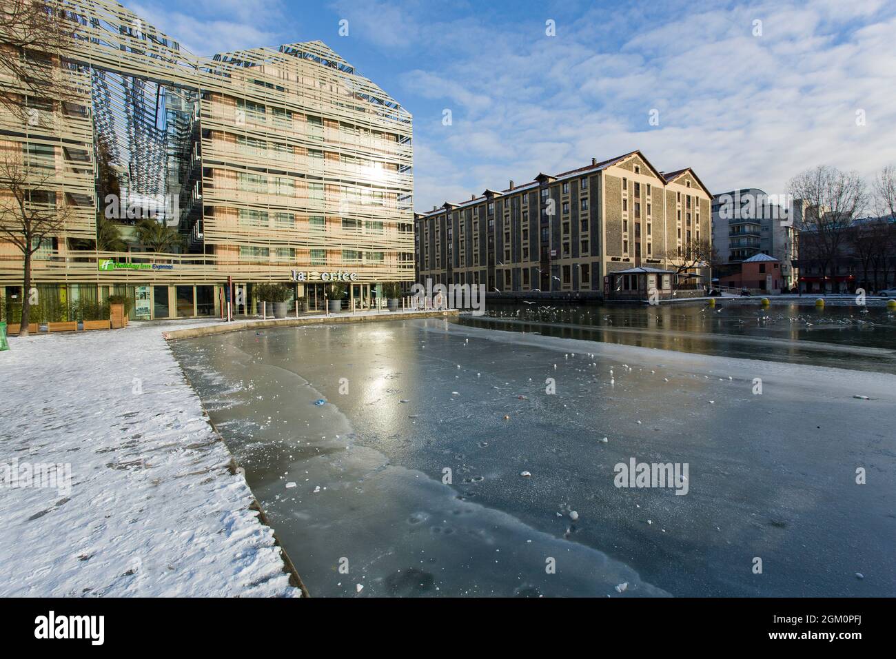 FRANCE PARIS (75) 19ÈME ARRONDISSEMENT, ÉTANG DE LA VILLETTE : MAISON DE MARCHÉ RECONSTRUITE ET TRANSFORMÉE EN HÔTEL Banque D'Images