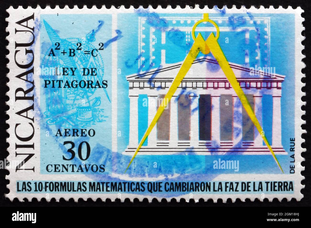 NICARAGUA - VERS 1971 : un timbre imprimé au Nicaragua montre le théorème pythagore, longueur des côtés du triangle à angle droit, vers 1971 Banque D'Images
