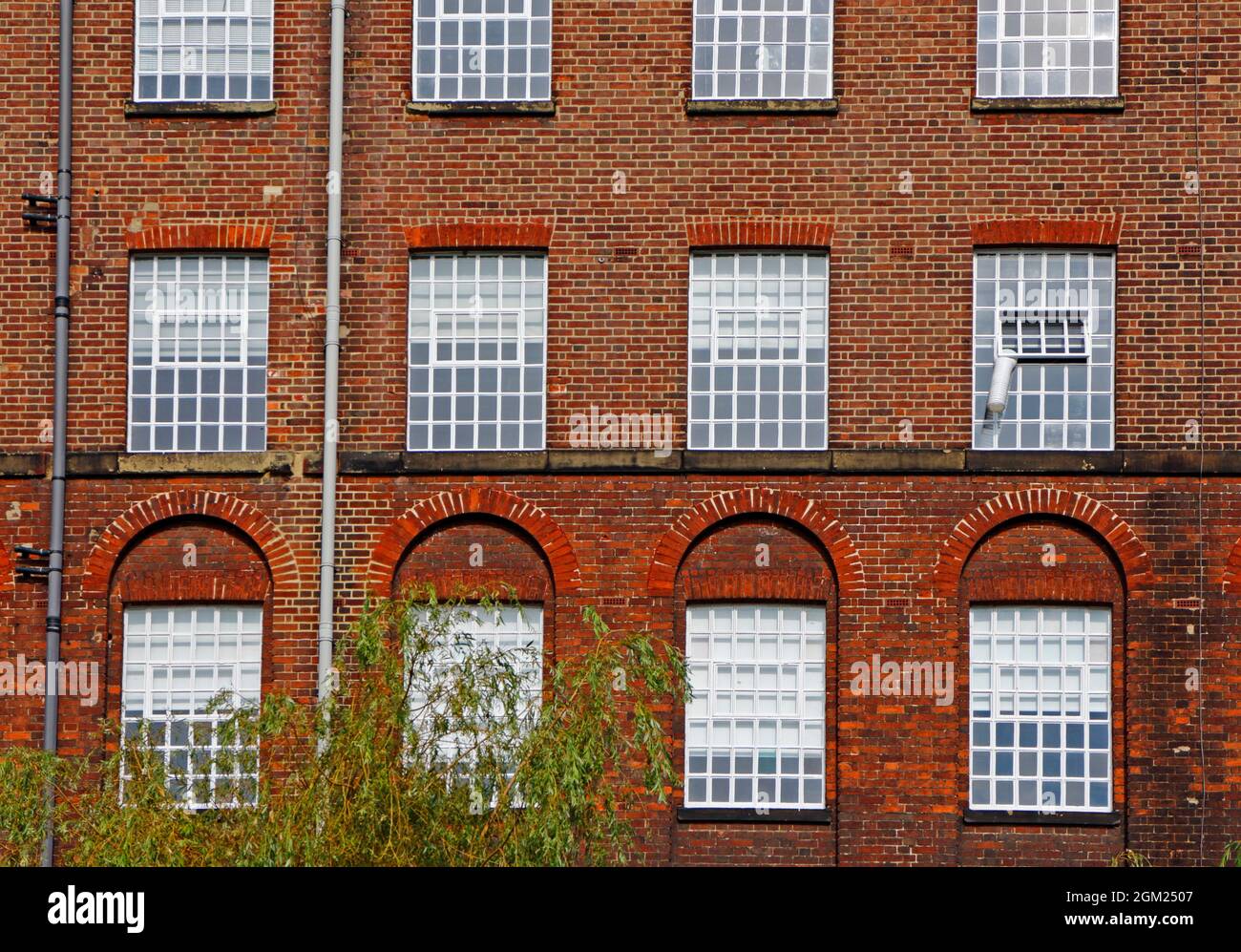 Détail architectural dans le bâtiment du XIXe siècle de la Révolution industrielle anglaise de St James Mill à Norwich, Norfolk, Angleterre, Royaume-Uni. Banque D'Images