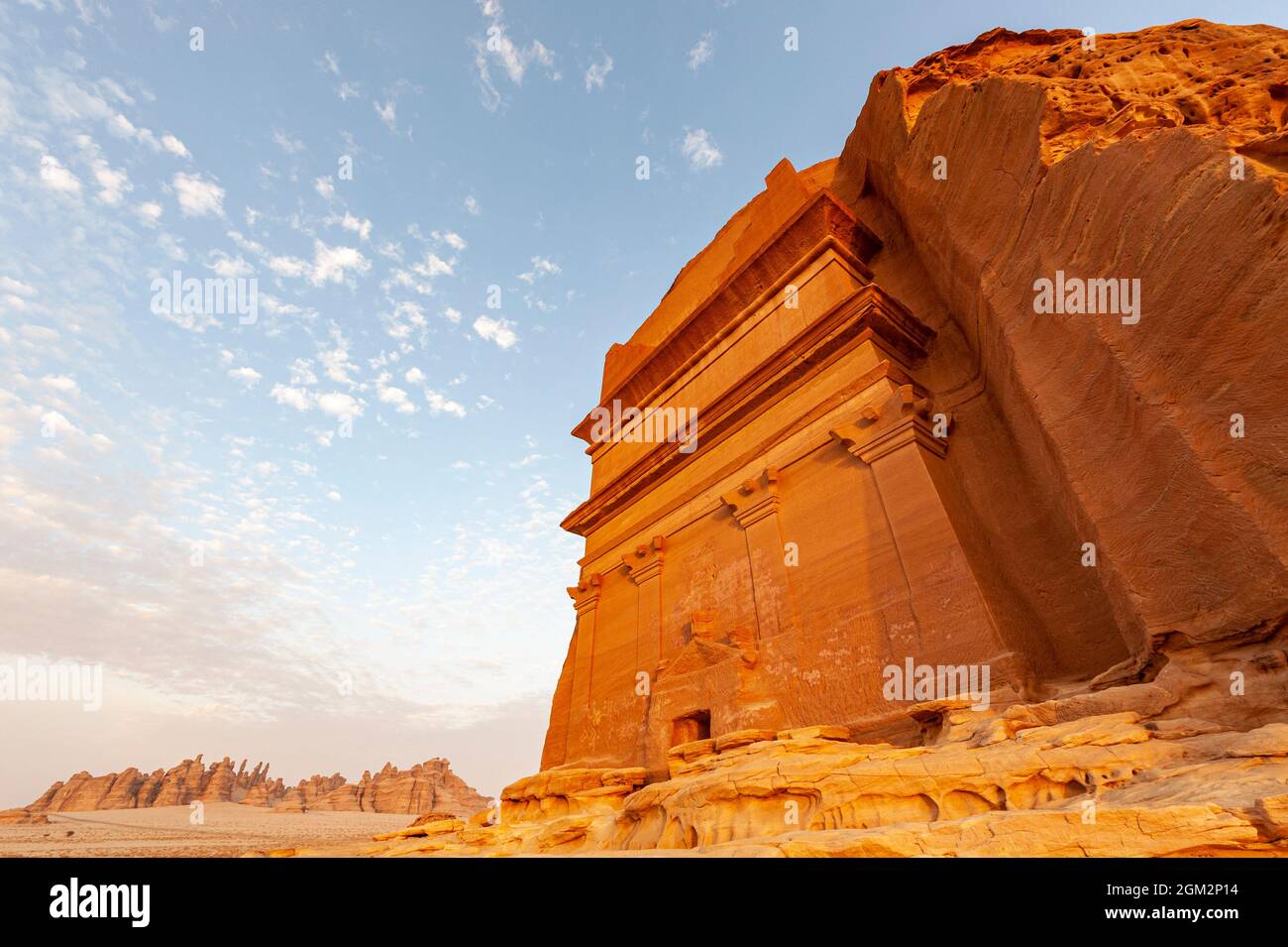 Des bâtiments sculptés étonnants de Hegra (connu sous le nom de Madain Saleh ou Al Hijr) semblables à ceux de Petra trouvés près d'Alula en Arabie Saoudite Banque D'Images