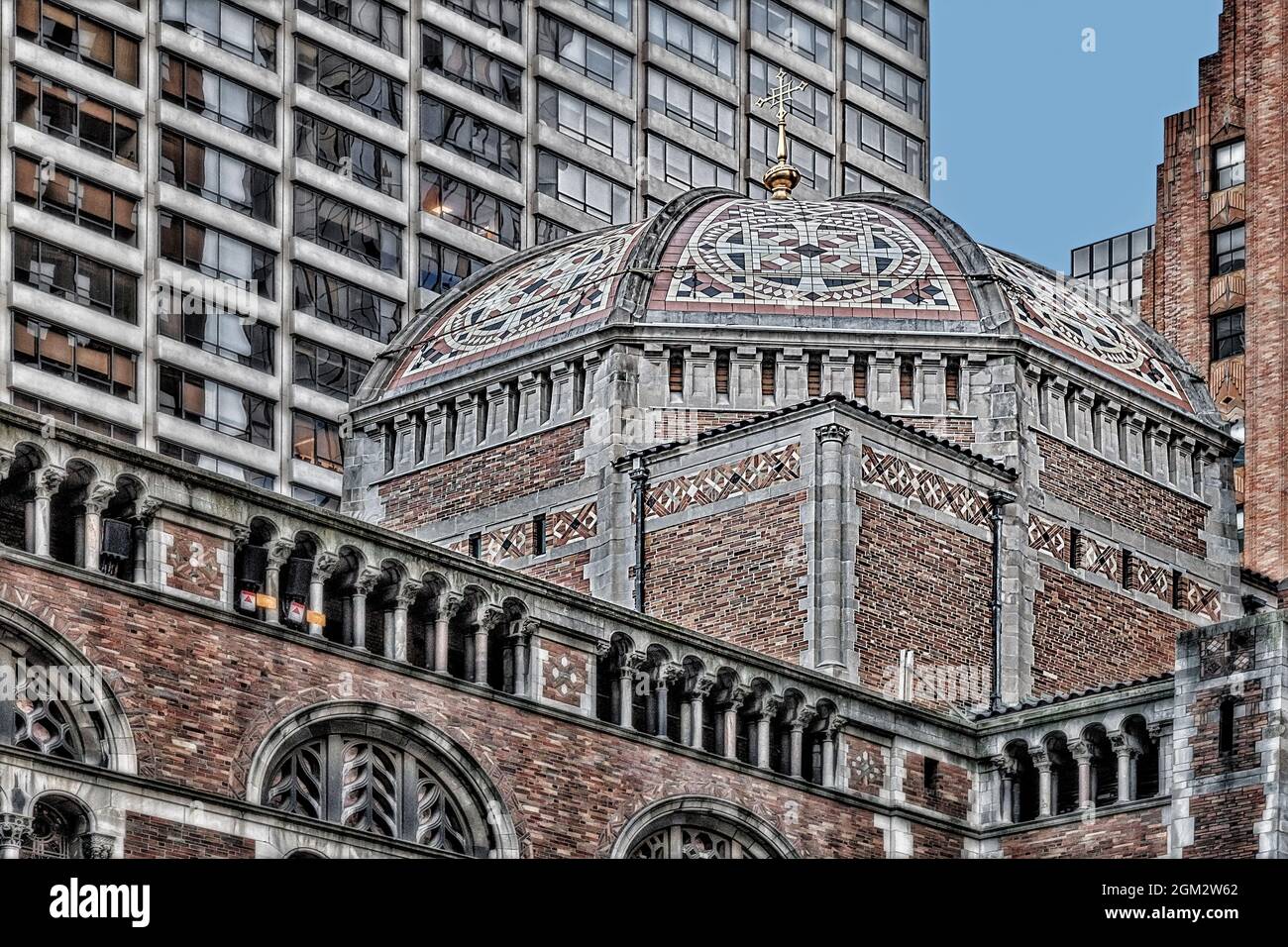 L'église Saint-Bartholomée BW - admirez les détails architecturaux du renouveau roman et de l'architecture du renouveau byzantin de l'une des expositions Banque D'Images