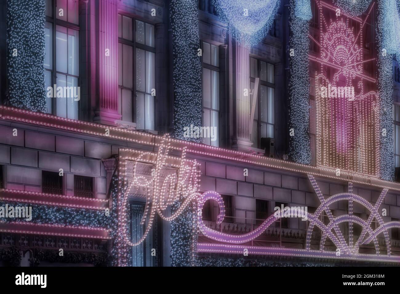 Saks 5th Ave NYC Xmas - le célèbre spectacle de lumière magique de Noël au magasin phare Saks 5th Avenue. Pour afficher des images ou des photos supplémentaires de Banque D'Images