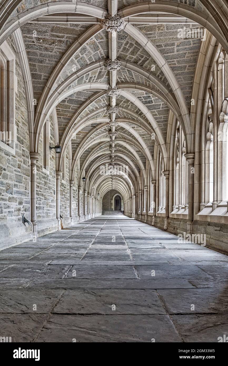 Princeton University Hall II - Vue sur un exemple parfait de style d'architecture gothique collégiale. L'université de Princeton est une Ivy League r privée Banque D'Images