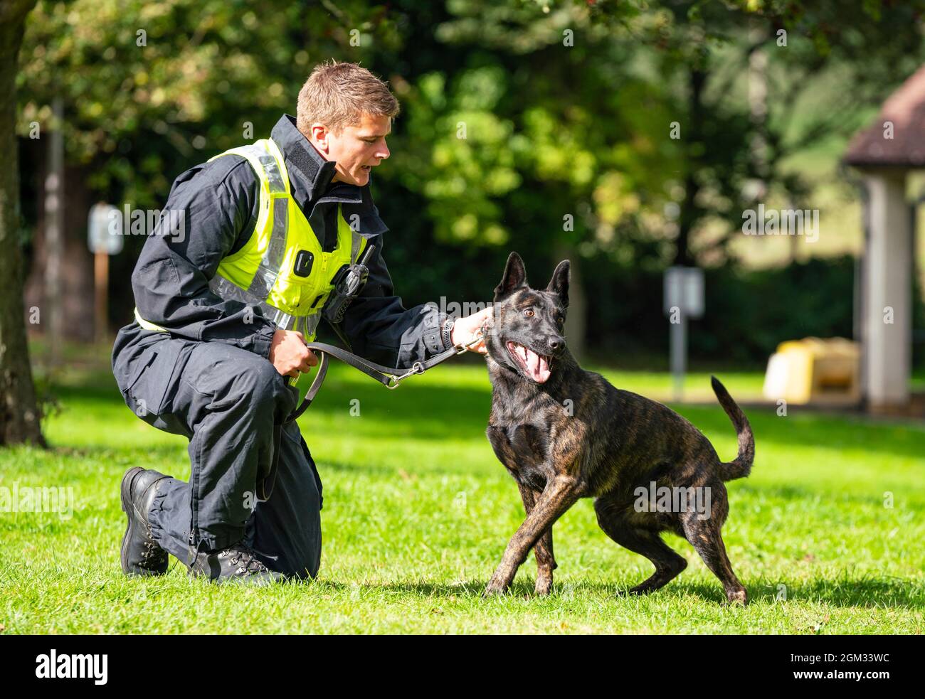 south-queensferry-cosse-royaume-uni-16-septembre-2021-la-police