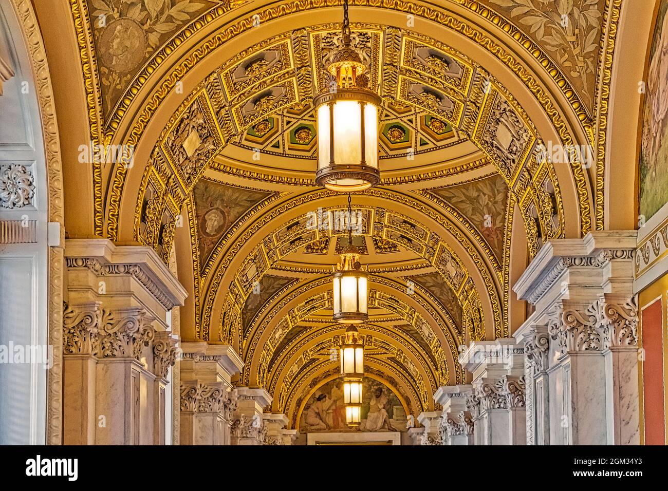 Thomas Jefferson Ceiling - Thomas Jefferson Building Hall à la Bibliothèque du Congrès à Washington DC. Le style architectural Beaux Arts avec une décoration raffinée Banque D'Images