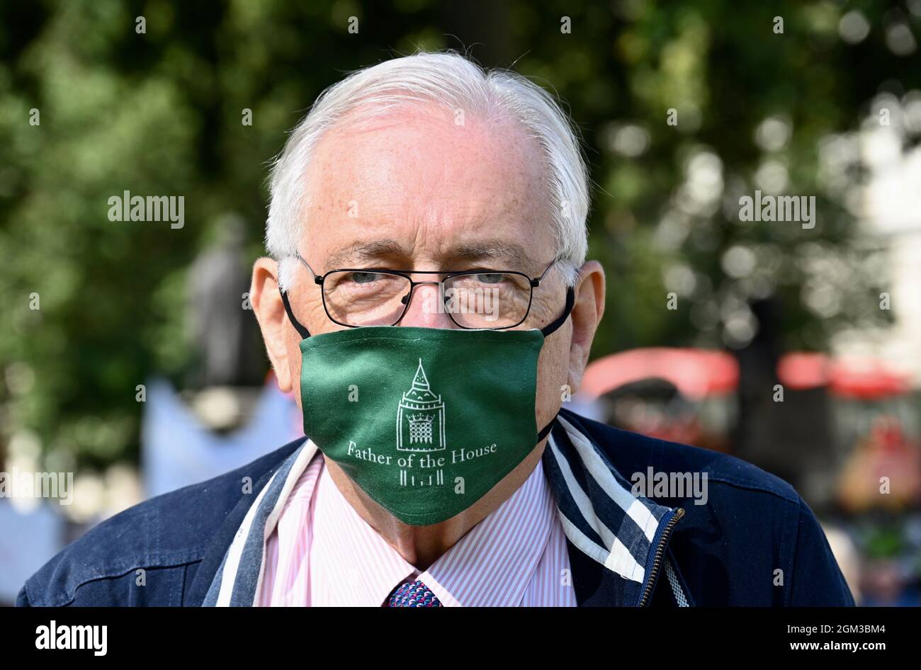 Londres, Royaume-Uni. Sir Peter Bottomley, mettre fin à notre rassemblement de scandale de Bardage, de Bardage et de sécurité de bâtiment. Place du Parlement, Westminster. Banque D'Images