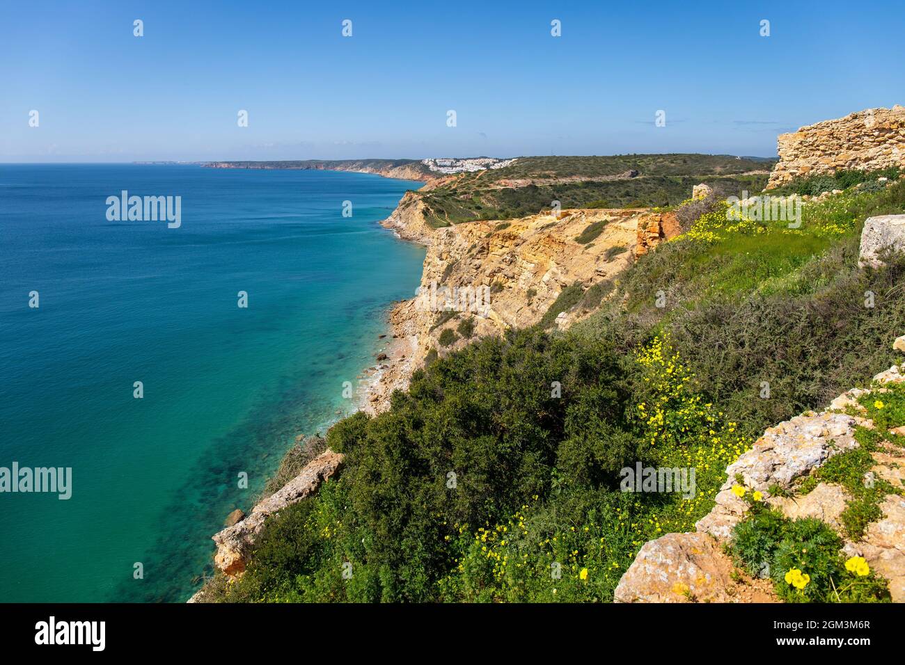 Plage de Boca do Rio, près du village de Salema, Algarve, Portugal. Banque D'Images