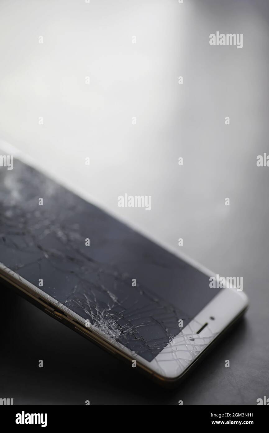 Fissure sur la vitre. Écran cassé. Téléphone cassé. Arrièreplan en — free download