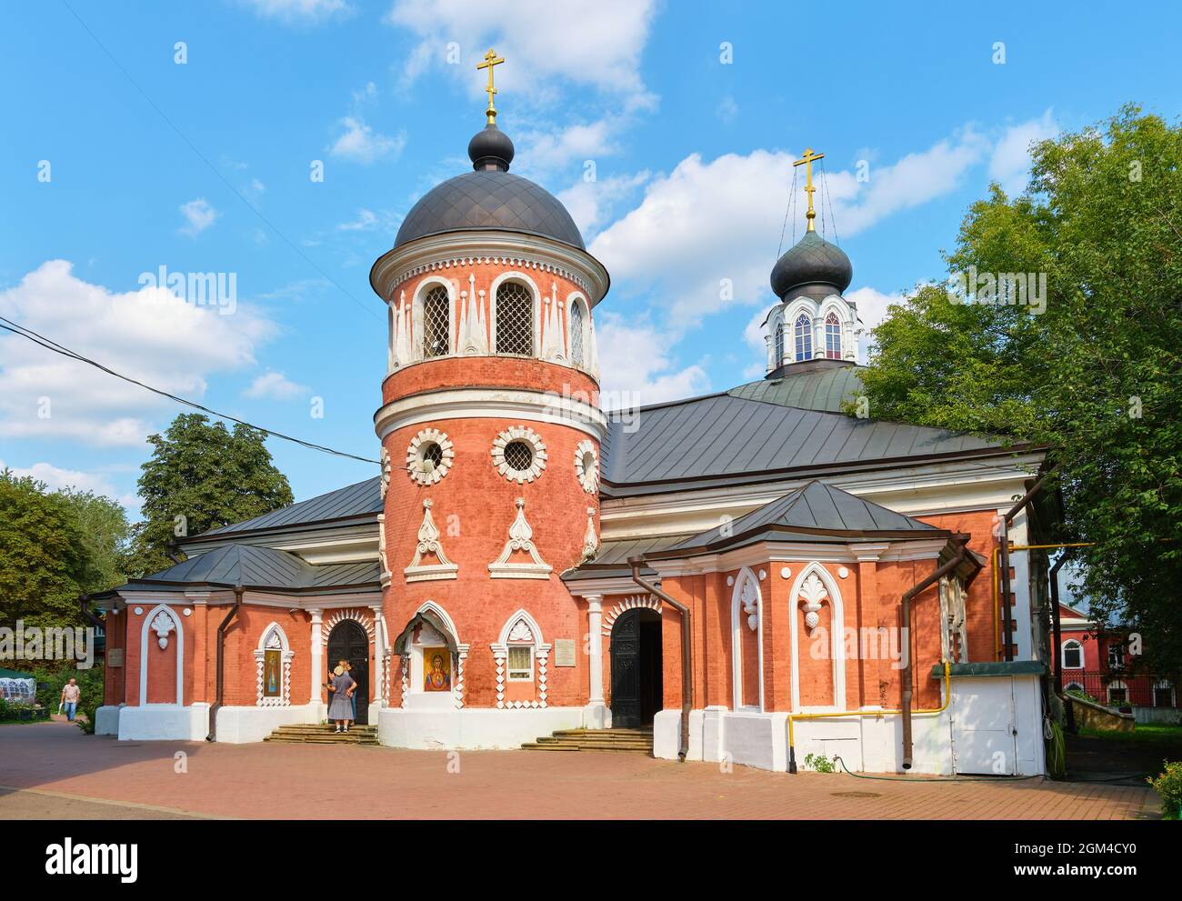 Eglise Saint-Nicolas au cimetière de Transfiguration, 1784-1790 construit dans le style du pseudo-gothique russe, site du patrimoine, point de repère: Moscou, Russie Banque D'Images Eglise Saint-Nicolas au cimetière de Transfiguration, 1784-1790 construit dans le style du pseudo-gothique russe, site du patrimoine, point de repère: Moscou, Russie Banque D'Images