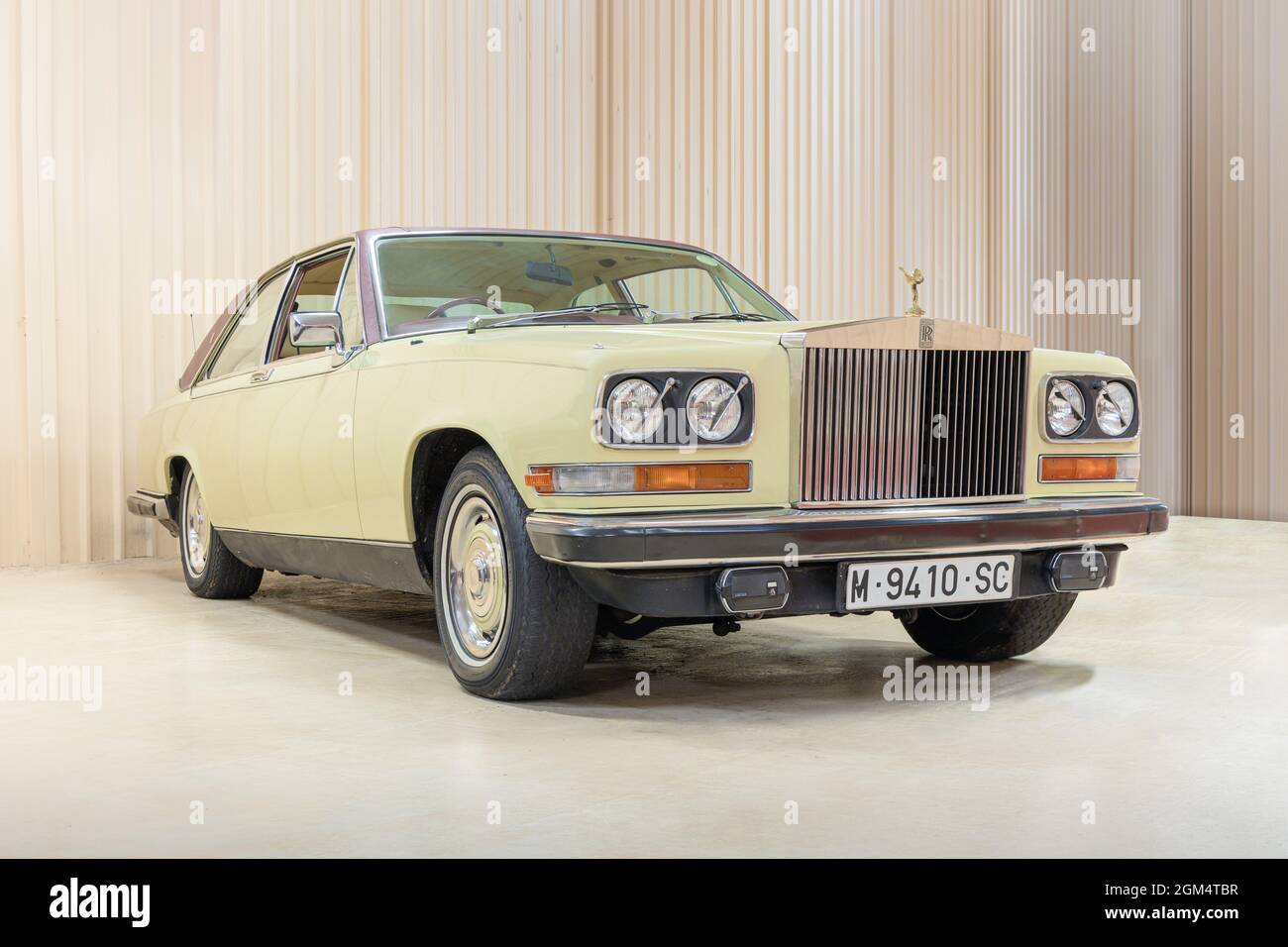 GALDAMES, ESPAGNE-8 AOÛT 2021: 1975 Rolls-Royce Camargue coupe (Pininfarina) dans le musée de la voiture Torre Loizaga (Miguel de la via) Banque D'Images