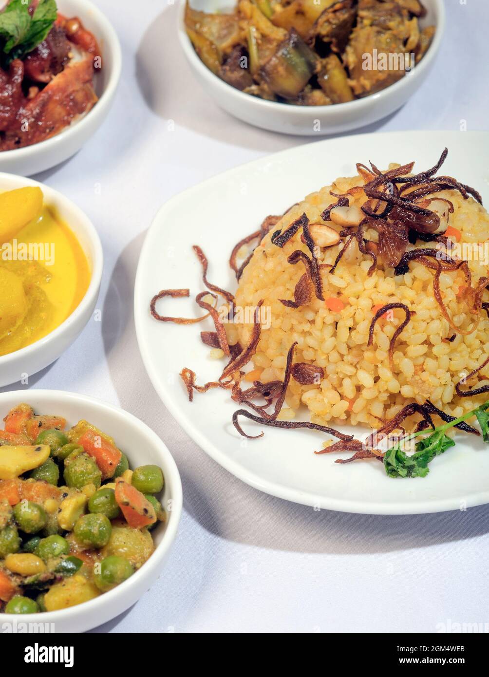 Biriyani de poulet chaud et épicé de style sri lankais. Plat du Festival pour Eid al-Fitr, festival du Ramadan célébré par les musulmans dans le monde entier. Banque D'Images