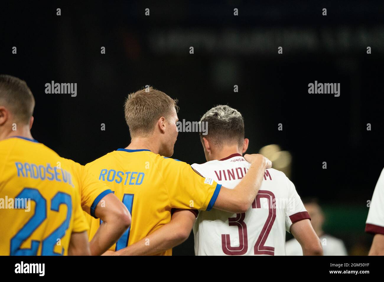 Broendby, Danemark. 16 septembre 2021. Sigurd Rosted (4) de Broendby IF et Andreas Vindheim (32) de Sparta Prague vus pendant le match de l'UEFA Europa League entre Broendby IF et Sparta Prague à Broendby Stadion à Broendby. (Crédit photo : Gonzales photo/Alamy Live News Banque D'Images