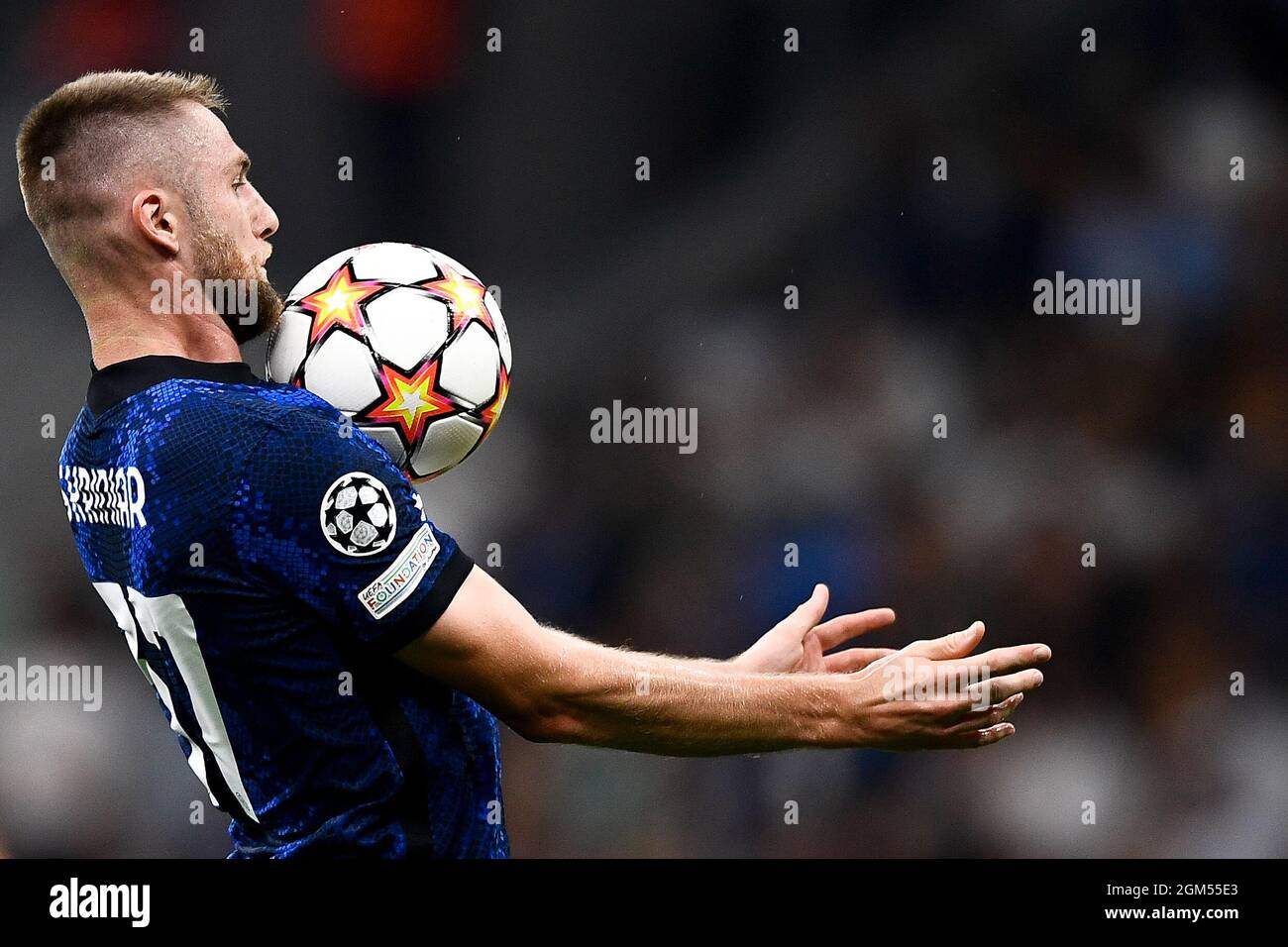 Milan, Italie. 15 septembre 2021. Le Skriniar de Milan du FC Internazionale contrôle le ballon lors du match de football de la Ligue des champions de l'UEFA entre le FC Internazionale et le Real Madrid CF. Credit: Nicolò Campo/Alay Live News Banque D'Images