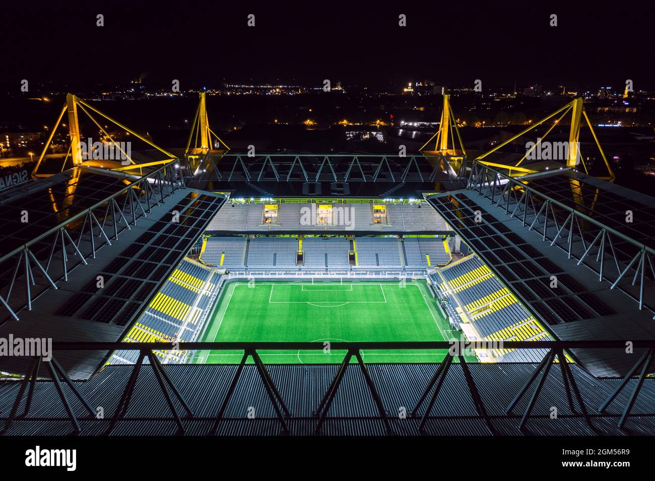 Dortmund, Allemagne - octobre 2020: Westfalenstadion se prépare à accueillir le match à domicile de Borussia Dortmund Banque D'Images