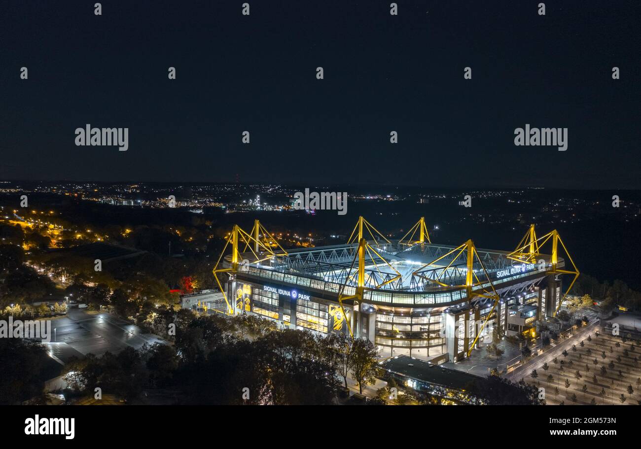 Dortmund, Allemagne - octobre 2020: Westfalenstadion se prépare à accueillir le match à domicile de Borussia Dortmund Banque D'Images