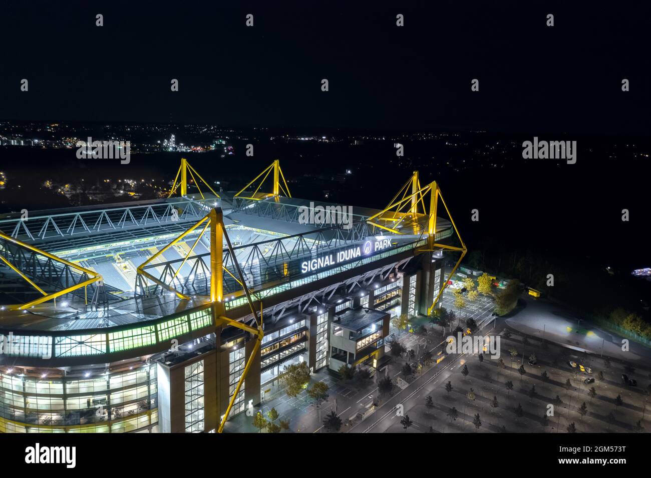 Dortmund, Allemagne - octobre 2020: Westfalenstadion se prépare à accueillir le match à domicile de Borussia Dortmund Banque D'Images