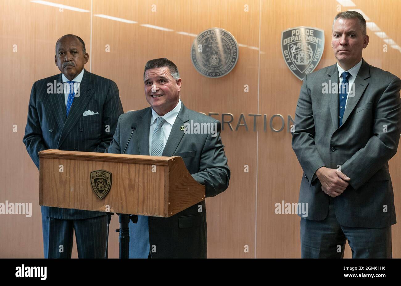 New York, États-Unis. 16 septembre 2021. Le chef des détectives de la NYPD, James Essig, prend la parole lors d'un exposé sur le meurtre d'une femme enceinte à One police Plaza à New York le 16 septembre 2021. Le NYPD a informé les médias que l'on avait appréhendé le meurtre d'une femme enceinte de 8 mois à Harlem. Le commissaire de police Dermot Shea et le premier sous-commissaire Benjamin Tucker se sont joints à James Essig. (Photo de Lev Radin/Sipa USA) crédit: SIPA USA/Alay Live News Banque D'Images